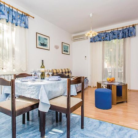 1 Bedroom Awesome Apartment In Малинська Екстер'єр фото
