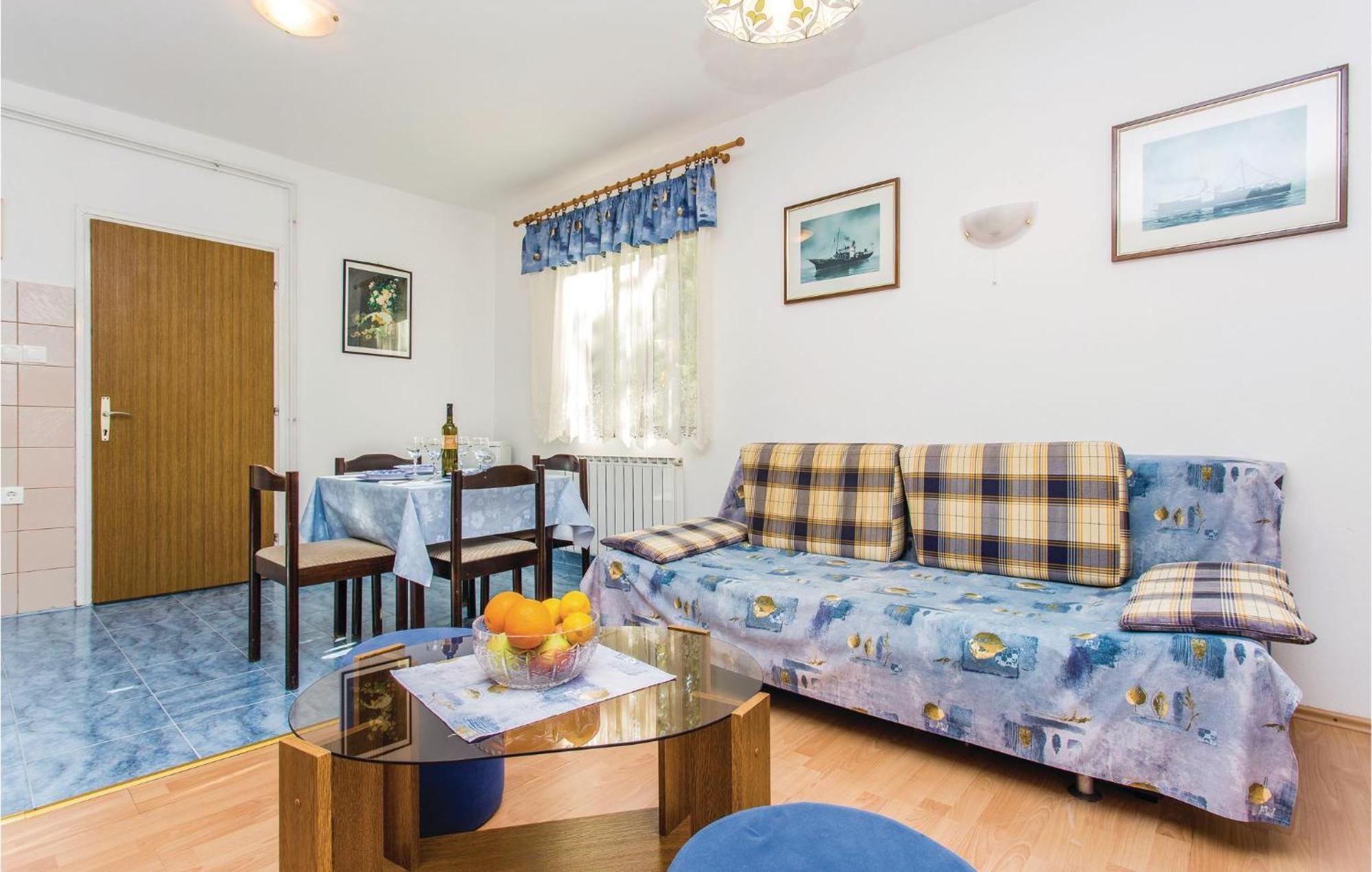 1 Bedroom Awesome Apartment In Малинська Екстер'єр фото