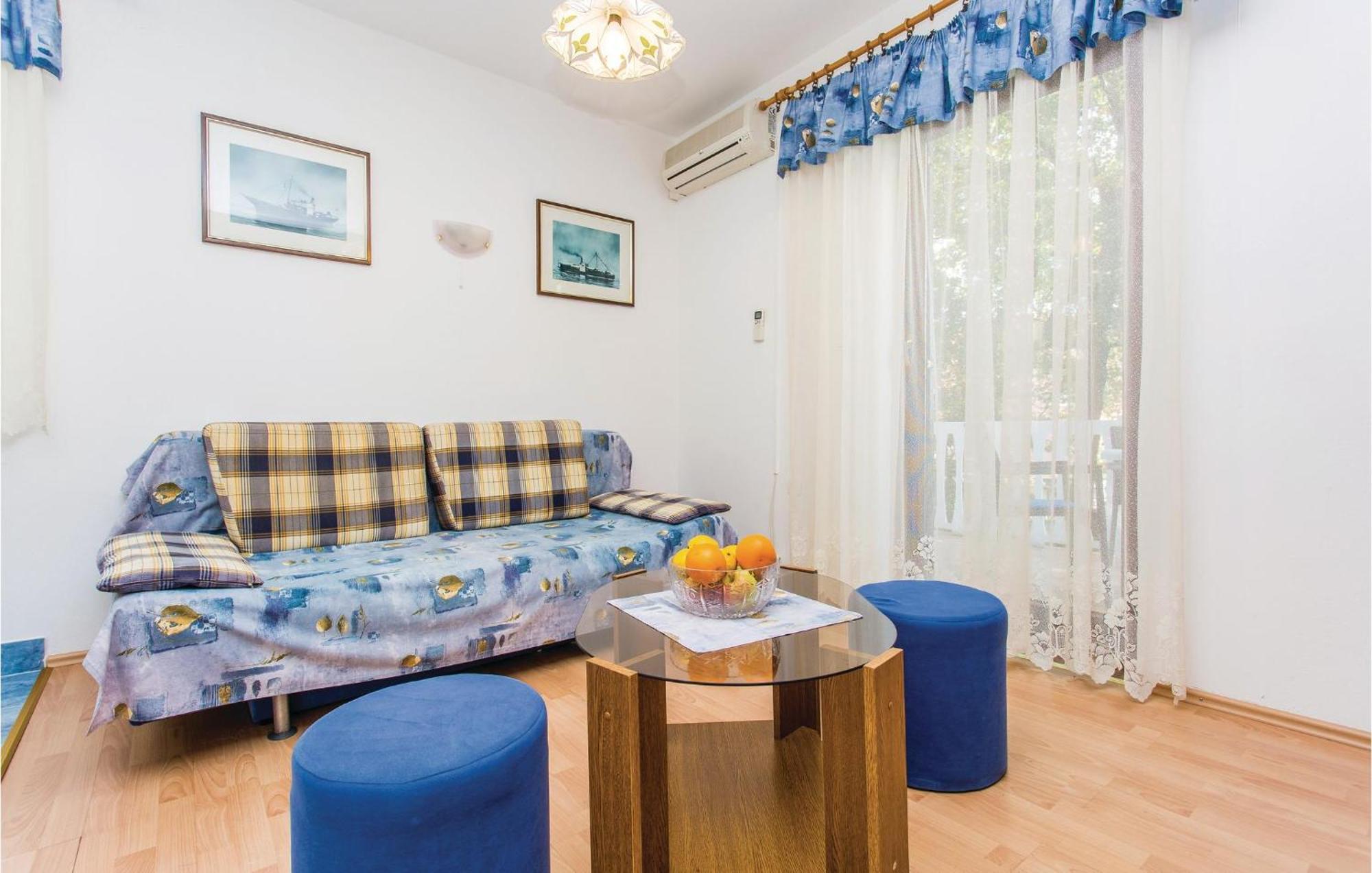 1 Bedroom Awesome Apartment In Малинська Екстер'єр фото
